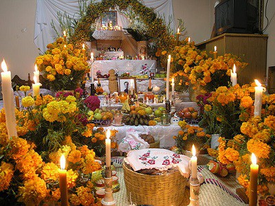 Dia de los muertos en Mexico. Altar escalonado