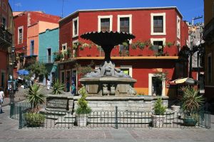 La hermosa Plaza del Baratillo en Gunajuato