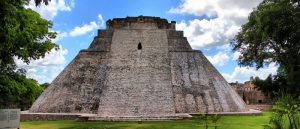 La Casa del Adivino en la Ciudad de Uxmal.