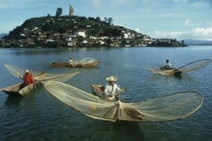 Los pescadores en el bello Lago de Pátzcuaro.